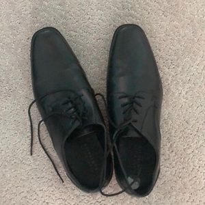 Men’s black dress shoes